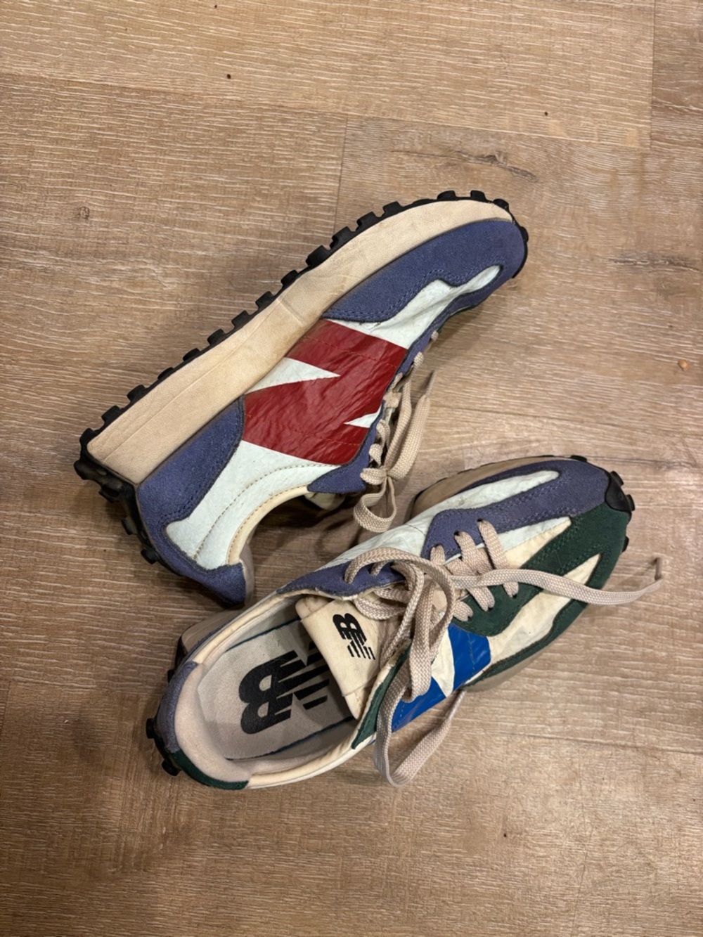 New Balance “Vintage Worn” 327 Sneakers